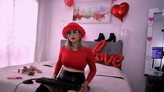 Snapshot of Sharlott_3 chatting on 14, 2, 2026 Sharlott 3 online show from 14, 2, 2026