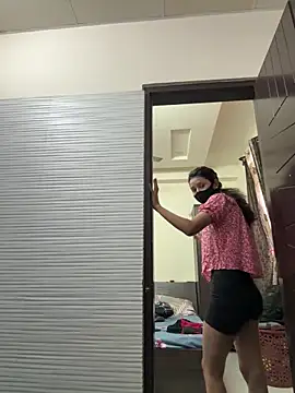 raavigirl online show from 22, 3, 2026