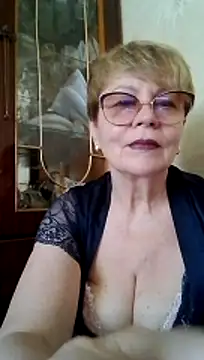 Snapshot of SophieBurns chatting on 4, 7, 2026 SophieBurns online show from 4, 7, 2026