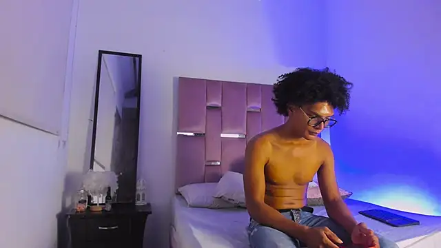 Snapshot of LatinoDark chatting on 27, 2, 2026 LatinoDark online show from 27, 2, 2026