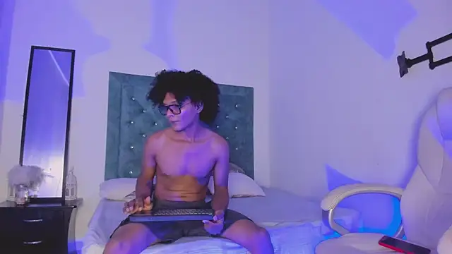 Snapshot of LatinoDark chatting on 3, 3, 2026 LatinoDark online show from 3, 3, 2026