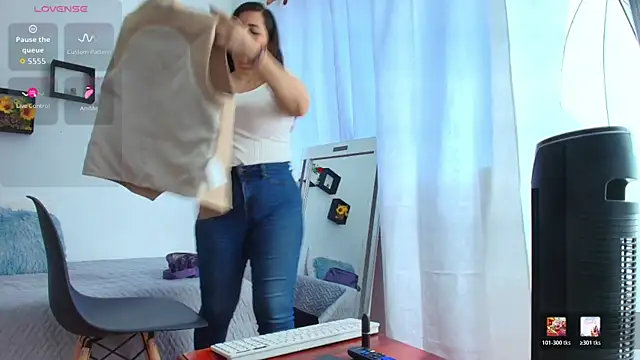 Sophie Tyler online show from 26, 6, 2026