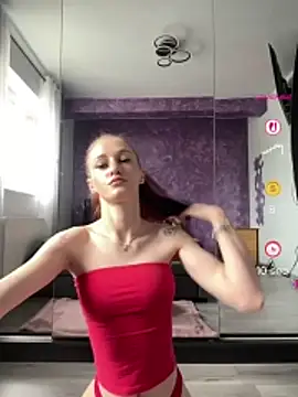 Snapshot of Roxyfoxyyy chatting on 19, 5, 2026 Roxyfoxyyy online show from 19, 5, 2026