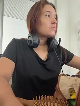 Emily Harpeer online show from 8, 4, 2026