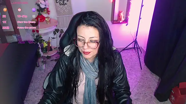 Snapshot of QueenRose94 chatting on 13, 3, 2026 QueenRose94 online show from 13, 3, 2026