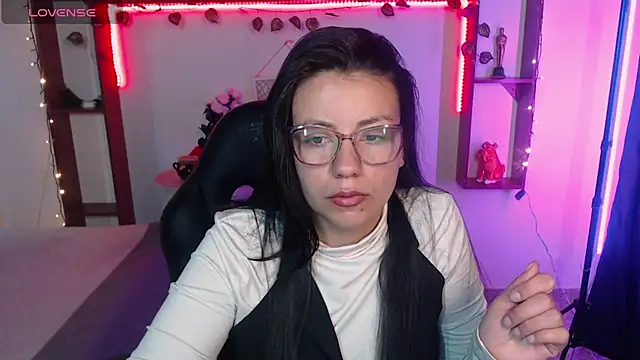 Snapshot of QueenRose94 chatting on 18, 3, 2026 QueenRose94 online show from 18, 3, 2026