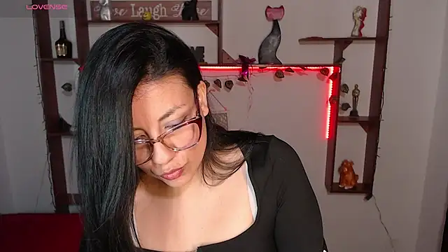 Snapshot of QueenRose94 chatting on 25, 3, 2026 QueenRose94 online show from 25, 3, 2026