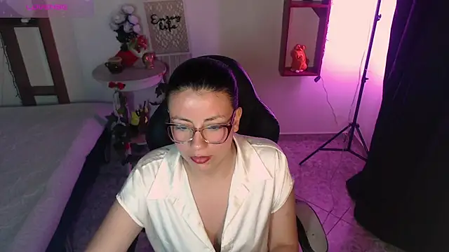 Snapshot of QueenRose94 chatting on 30, 3, 2026 QueenRose94 online show from 30, 3, 2026