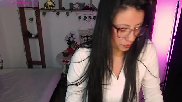 Snapshot of QueenRose94 chatting on 31, 3, 2026 QueenRose94 online show from 31, 3, 2026