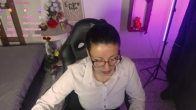 Snapshot of QueenRose94 chatting on 9, 4, 2026 QueenRose94 online show from 9, 4, 2026