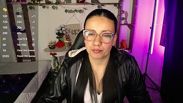 Snapshot of QueenRose94 chatting on 15, 4, 2026 QueenRose94 online show from 15, 4, 2026