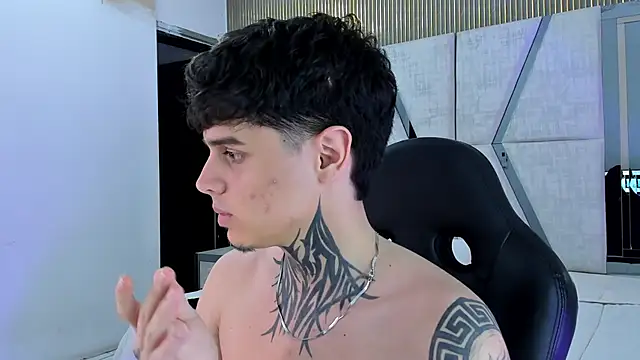 Snapshot of Declan-Foxx chatting on 6, 4, 2026 Declan-Foxx online show from 6, 4, 2026