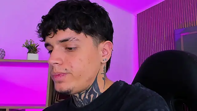 Snapshot of Declan-Foxx chatting on 9, 4, 2026 Declan-Foxx online show from 9, 4, 2026