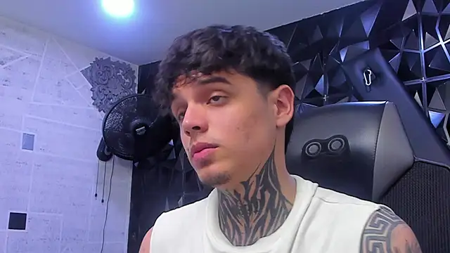 Snapshot of Declan-Foxx chatting on 9, 4, 2026 Declan-Foxx online show from 9, 4, 2026