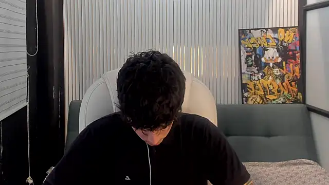 Snapshot of Declan-Foxx chatting on 10, 4, 2026 Declan-Foxx online show from 10, 4, 2026