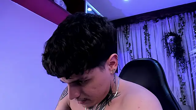 Snapshot of Declan-Foxx chatting on 14, 4, 2026 Declan-Foxx online show from 14, 4, 2026