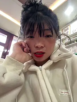 cuty lusy online show from 12, 3, 2026