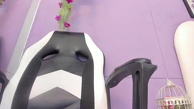 luna bradley  online show from 23, 2, 2026