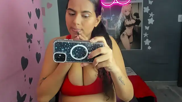 Luna white1 online show from 25, 2, 2026