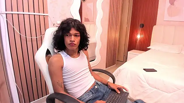 littlesweet18  online show from 15, 2, 2026