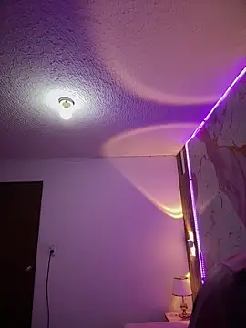 Woo isDaphne online show from 26, 3, 2026