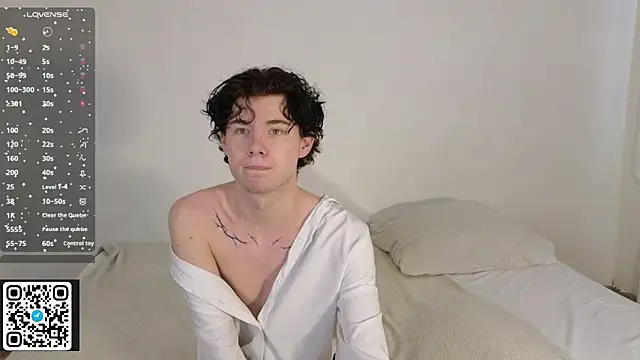 Snapshot of moon_Gloww chatting on 12, 2, 2026 moon Gloww online show from 12, 2, 2026