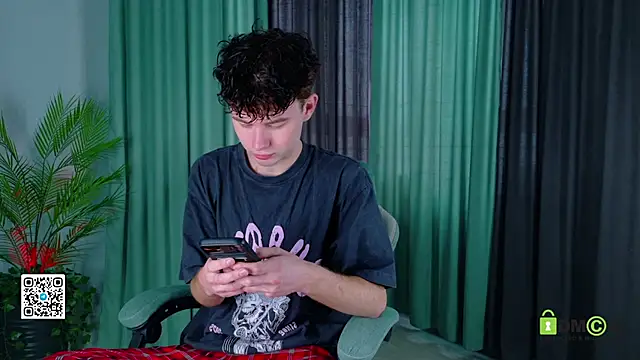 Snapshot of moon_Gloww chatting on 26, 3, 2026 moon Gloww online show from 26, 3, 2026