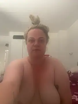 Piper Milf 36 online show from 23, 6, 2026