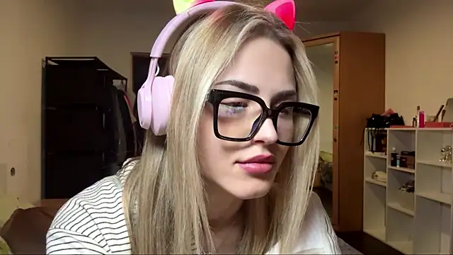 Snapshot of Evva_mayy chatting on 27, 3, 2026 Evva mayy online show from 27, 3, 2026