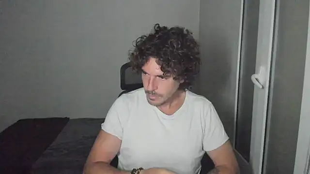 Snapshot of joaquin420_hot chatting on 21, 4, 2026 joaquin420 hot online show from 21, 4, 2026