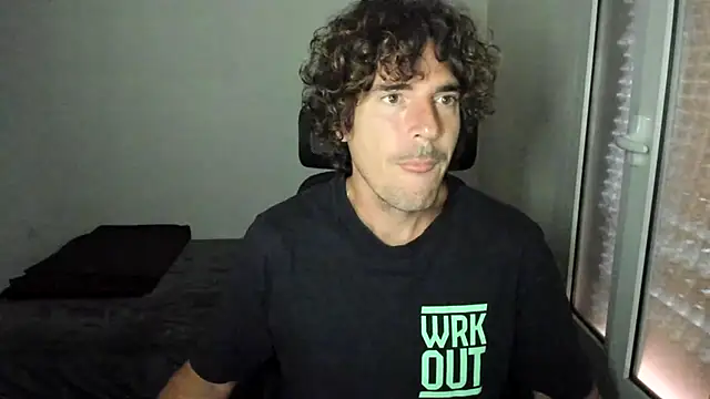 Snapshot of joaquin420_hot chatting on 6, 5, 2026 joaquin420 hot online show from 6, 5, 2026
