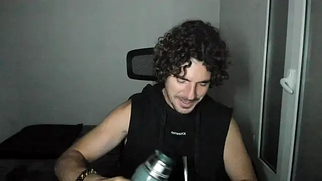 Snapshot of joaquin420_hot chatting on 12, 5, 2026 joaquin420 hot online show from 12, 5, 2026