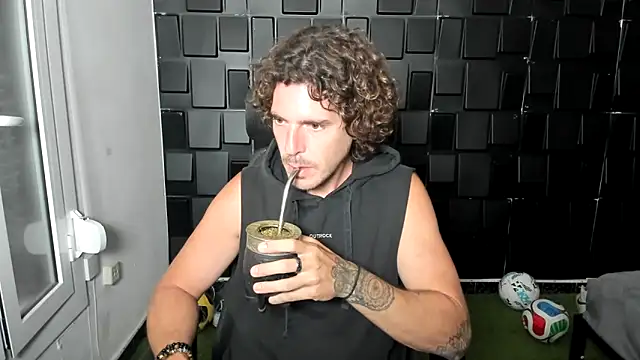 Snapshot of joaquin420_hot chatting on 28, 5, 2026 joaquin420 hot online show from 28, 5, 2026
