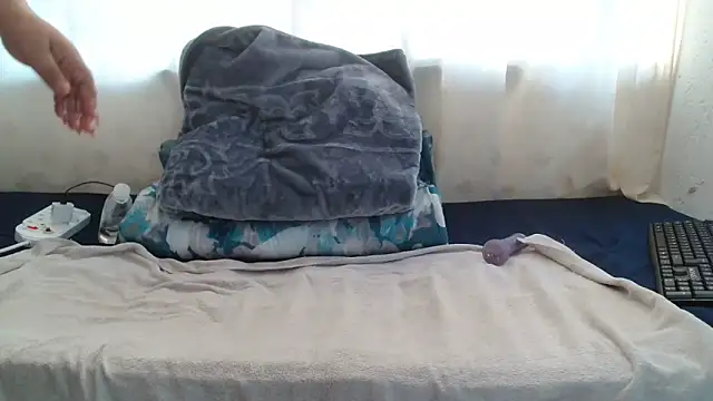 Snapshot of Sweet-Bella17 chatting on 26, 4, 2026 Sweet-Bella17 online show from 26, 4, 2026