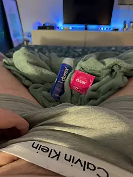 Snapshot of Thomascrtz chatting on 15, 4, 2026 Thomascrtz online show from 15, 4, 2026