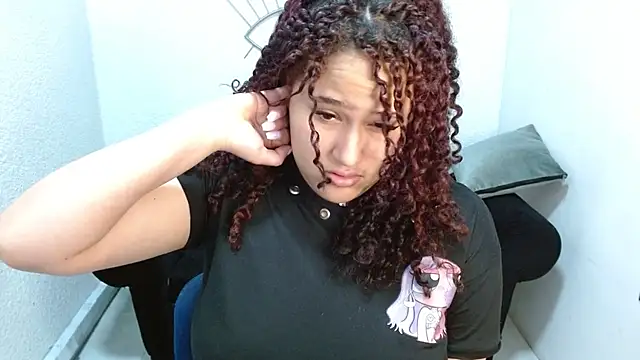 Snapshot of leilanewgirl chatting on 25, 2, 2026 leilanewgirl online show from 25, 2, 2026