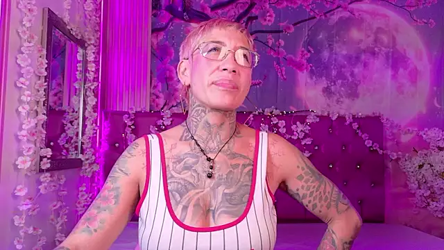 Everlyn sexx online show from 22, 2, 2026