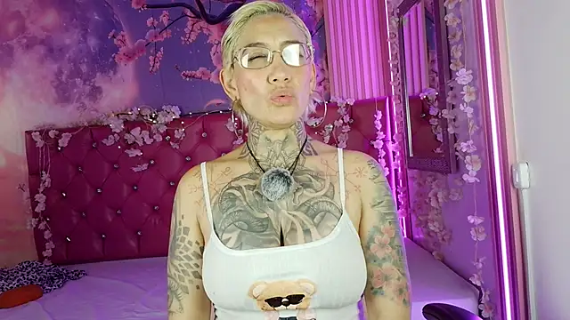 Everlyn sexx online show from 18, 4, 2026