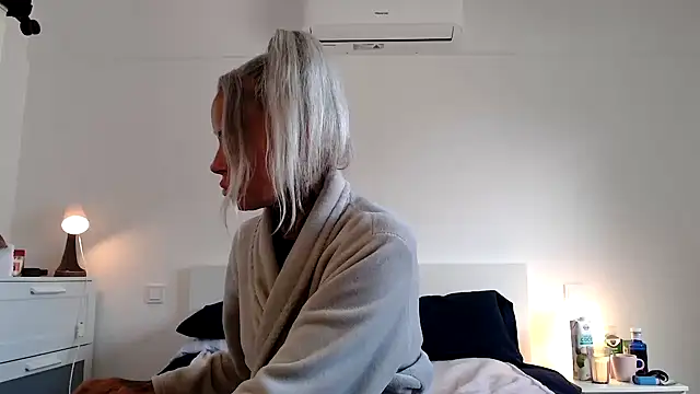 Sophie-Logan-Ink online show from 16, 4, 2026