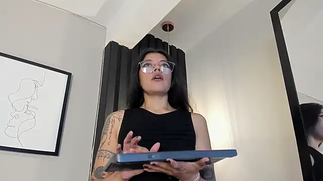 Snapshot of Lanadelrey_1 chatting on 9, 4, 2026 Lanadelrey 1 online show from 9, 4, 2026