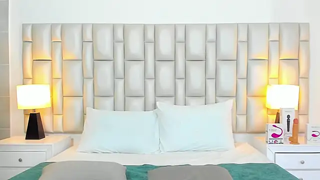 paola katy dicks online show from 10, 9, 2025