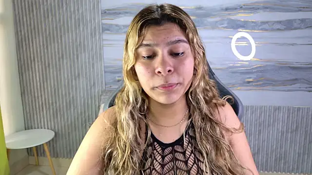 Snapshot of Sophie19__ chatting on 22, 5, 2026 Sophie19 online show from 22, 5, 2026