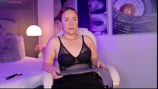 FoxieNova online show from 25, 3, 2026