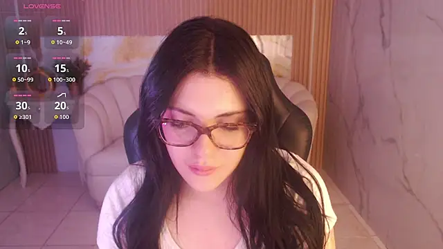 Snapshot of caroline_1s chatting on 3, 5, 2026 caroline 1s online show from 3, 5, 2026