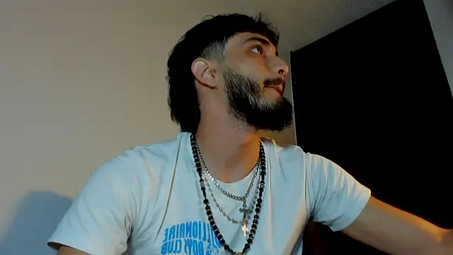 LovexJuxn8 online show from 25, 2, 2026