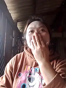 Snapshot of bany-lee chatting on 4, 5, 2026 bany-lee online show from 4, 5, 2026
