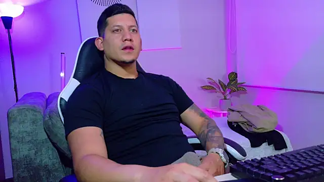 Snapshot of _robertobaggioo chatting on 23, 7, 2026 robertobaggioo online show from 23, 7, 2026