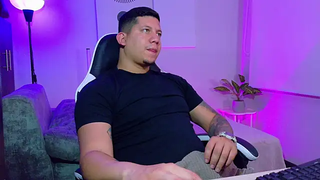 Snapshot of _robertobaggioo chatting on 1, 8, 2026 robertobaggioo online show from 1, 8, 2026