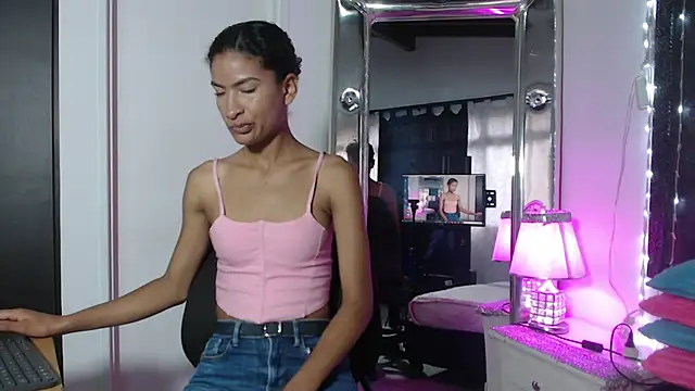 Snapshot of mailyn_gold chatting on 11, 4, 2026 mailyn gold online show from 11, 4, 2026