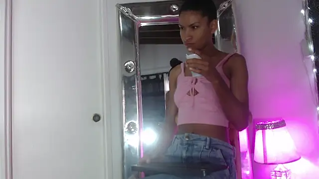 Snapshot of mailyn_gold chatting on 29, 4, 2026 mailyn gold online show from 29, 4, 2026